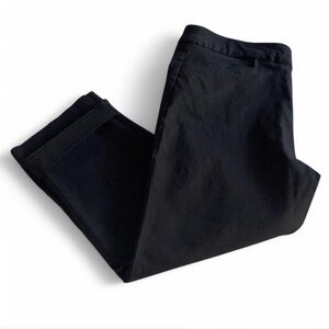 Like New Time and Tru Black Casual Capri Pants in a women’s size Small.